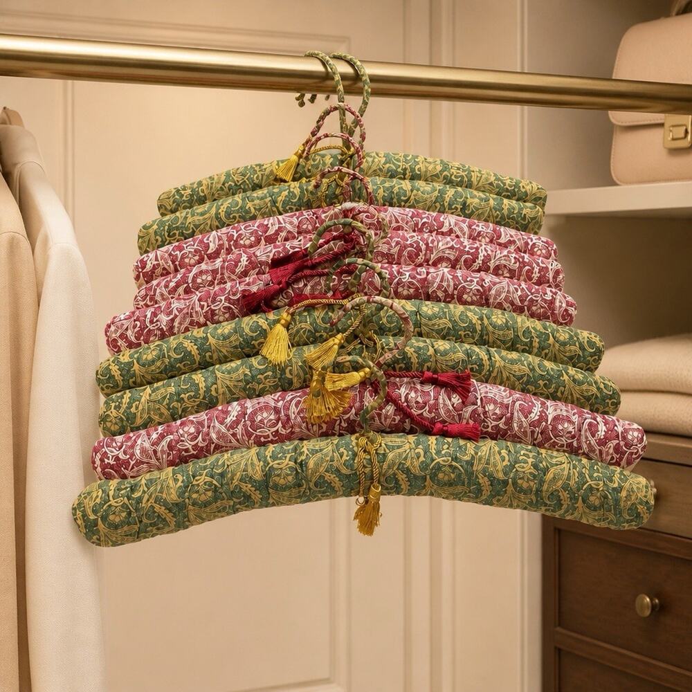 Vintage Hangers Pais With Tassels Frech Floral Design Padded Set of 9 Green/Red